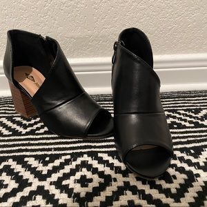 • Black • ankle booties • size 5 •